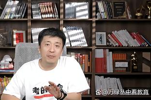 ?昔日网友和李铁合影时故意吹头发搞怪